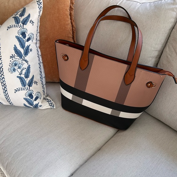 British plaid vinyl structured purse w/ shoulder strap - Picture 2 of 16